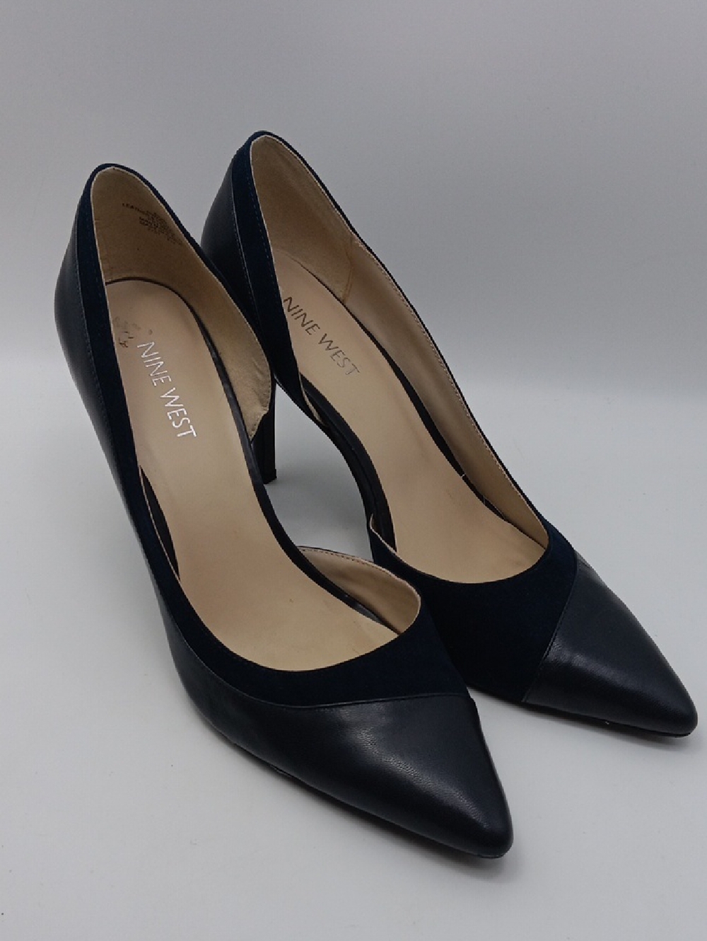 NINE WEST NAVY POINTED TOE TWO-MATERIA LEATHER PUMPS SIZE 8.5